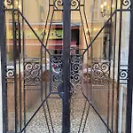 Superbe studio meublé cosy avec patio au calme Jean médecin