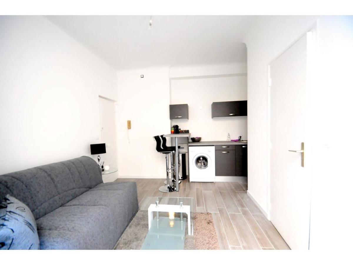 Superbe Meublé Cosy Avec Patio Au Calme Jean Médecin * Nizza