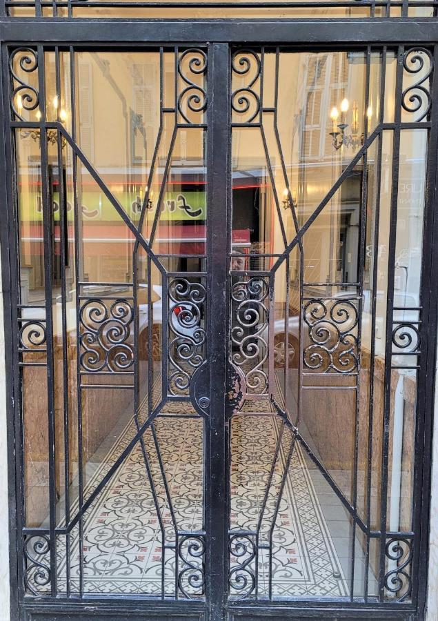 Appartamento Superbe Meublé Cosy Avec Patio Au Calme Jean Médecin